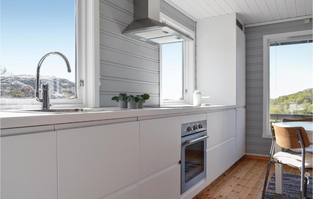 Stunning Home In Lindesnes With 3 Bedrooms And Wifi photo 4