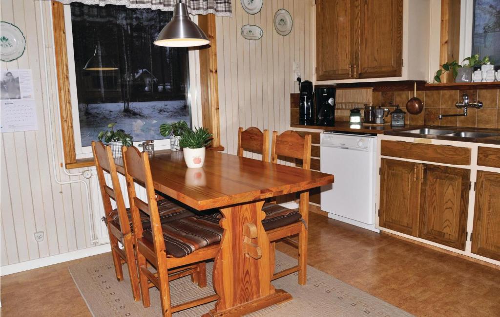 Nice Home In Grythyttan With 3 Bedrooms And Wifi photo 2