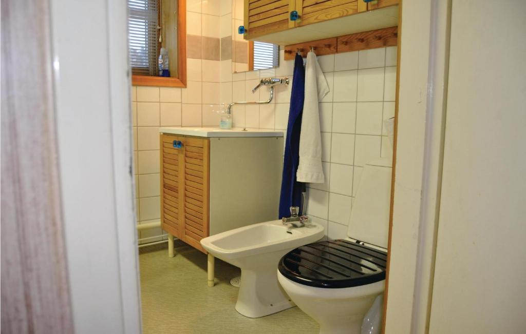 Nice Home In Grythyttan With 3 Bedrooms And Wifi photo 4