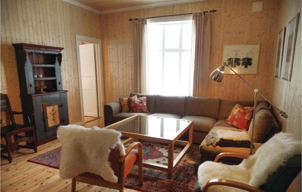 Stunning Home In Engerdal With 5 Bedrooms And Internet photo 1