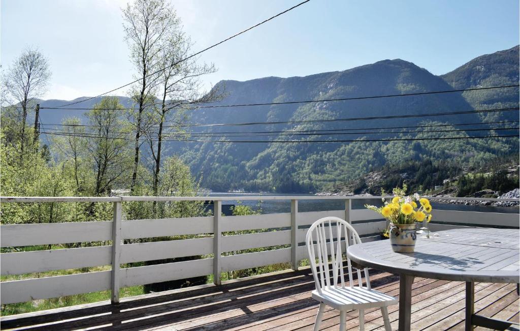 Awesome Home In Eivindvik With 4 Bedrooms photo 3