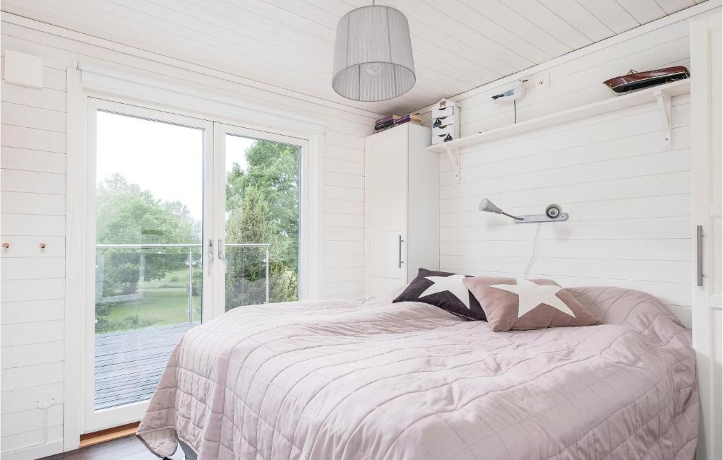 Stunning Home In Boxholm With 4 Bedrooms, Sauna And Wifi photo 2