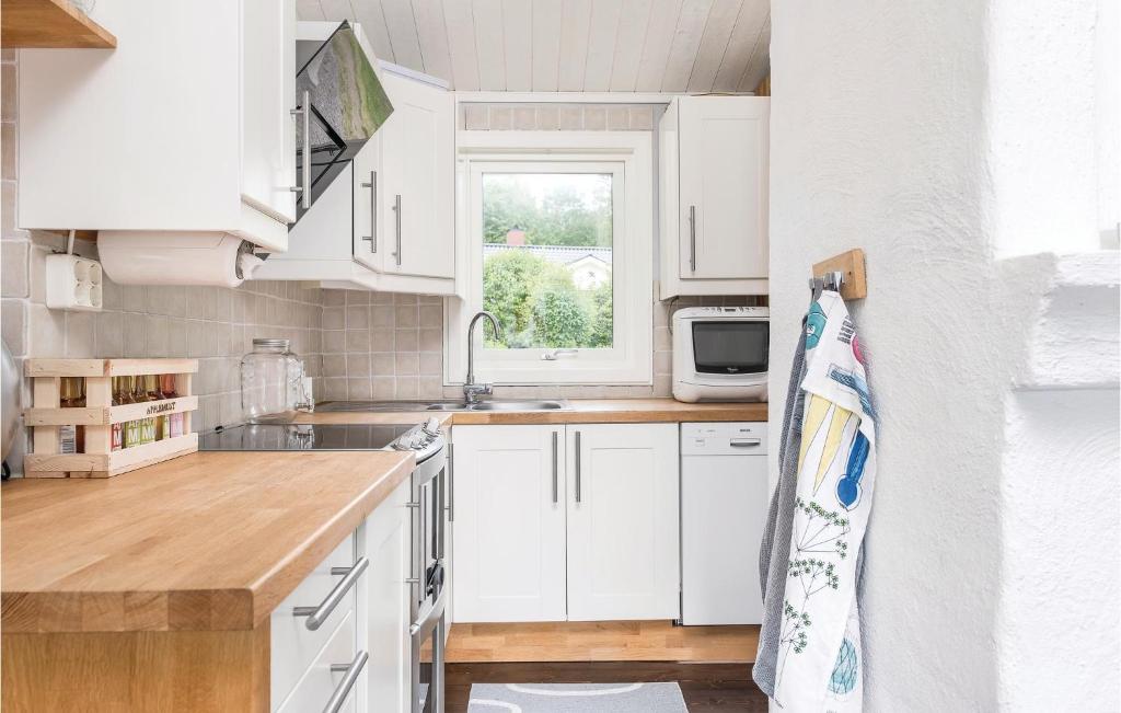 Stunning Home In Boxholm With 4 Bedrooms, Sauna And Wifi photo 3