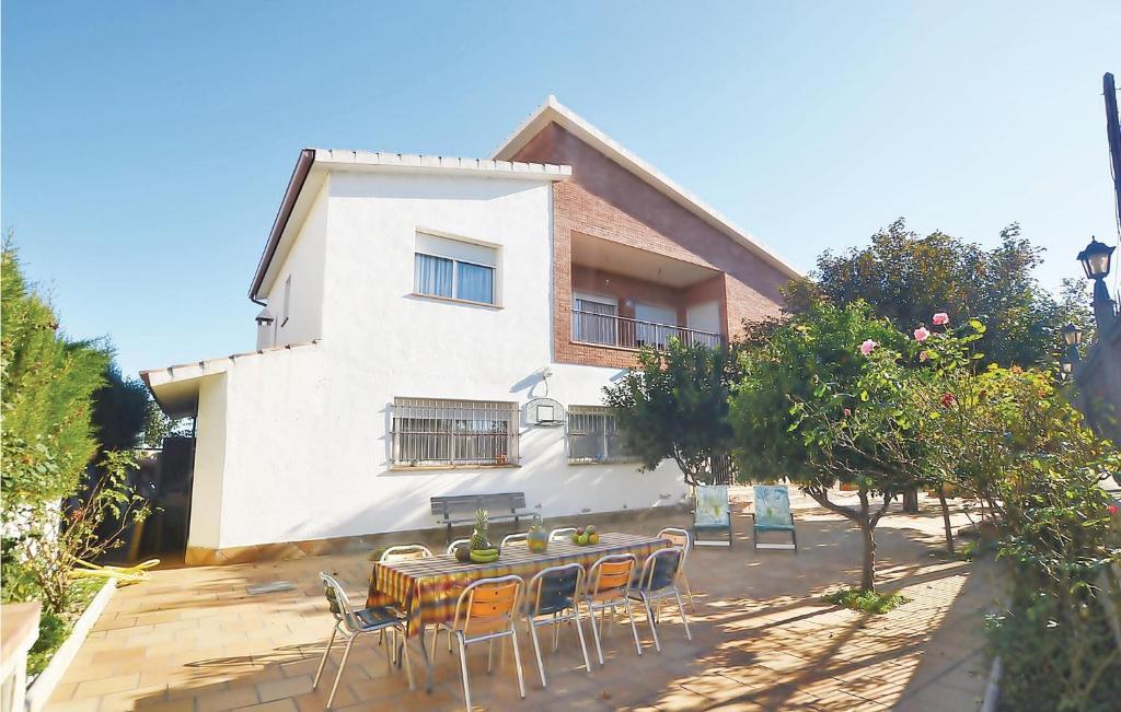 Amazing Home In Santa Susanna With 7 Bedrooms And Wifi