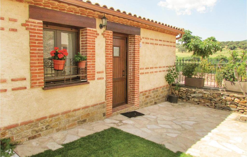Amazing Home In Aldeanue, De La Sierra With 1 Bedrooms And Internet