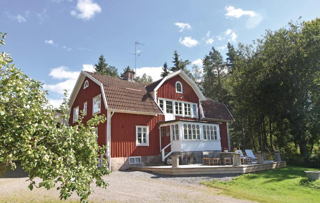 Stunning Home In lgars With 7 Bedrooms And Wifi