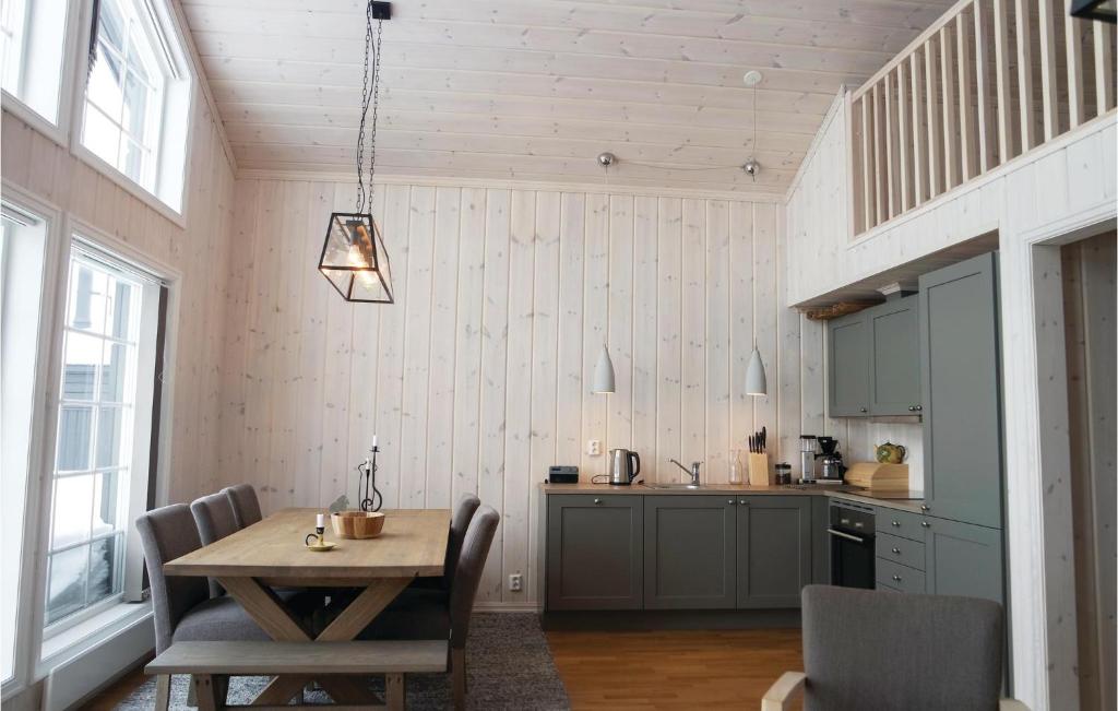 Stunning Home In Lillehammer With 4 Bedrooms And Wifi photo 1