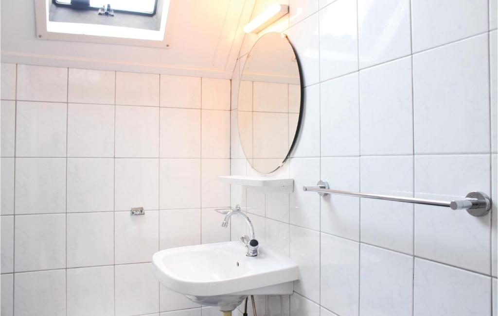 Nice Home In Vledder With 3 Bedrooms photo 1