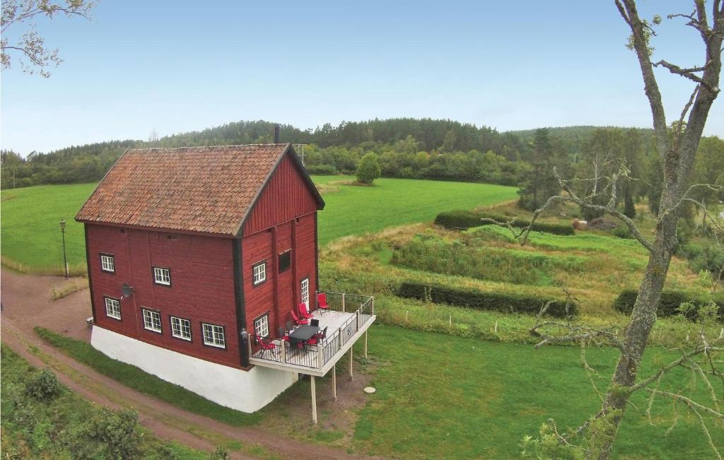 Beautiful Home In Grnna With 4 Bedrooms And Wifi