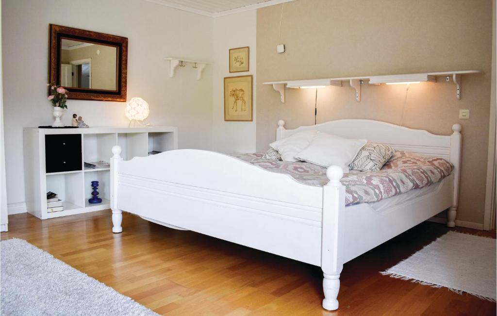 Amazing Home In Frjestaden With 3 Bedrooms photo 3