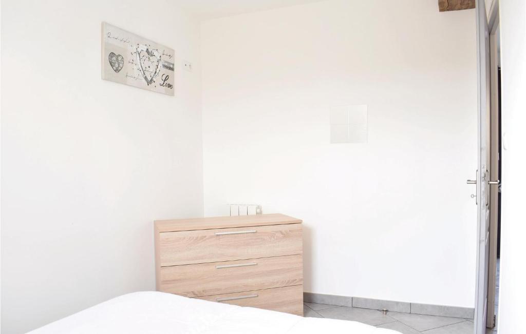 Awesome Apartment In Sainteny With 1 Bedrooms And Wifi photo 4