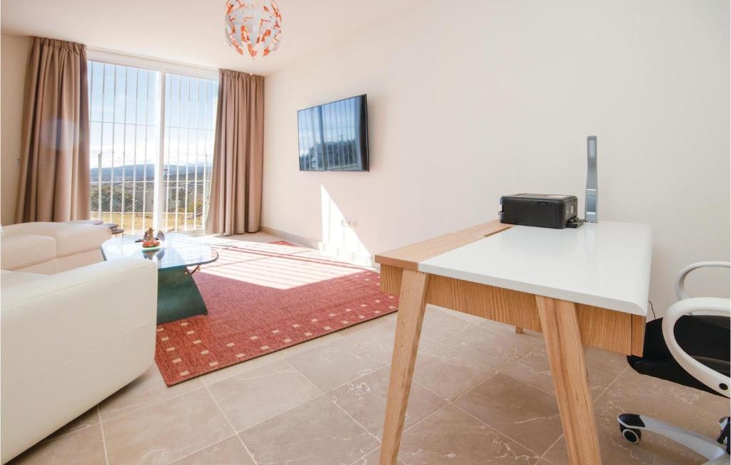 Amazing Home In Manilva With 3 Bedrooms photo 1