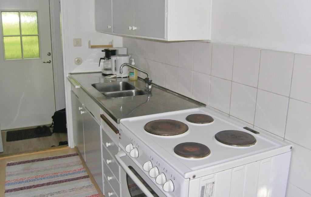 Beautiful Home In Lidhult With 2 Bedrooms photo 2