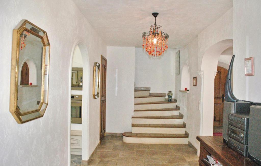 Stunning Home In Callian With 5 Bedrooms, Wifi And Outdoor Swimming Pool photo 3