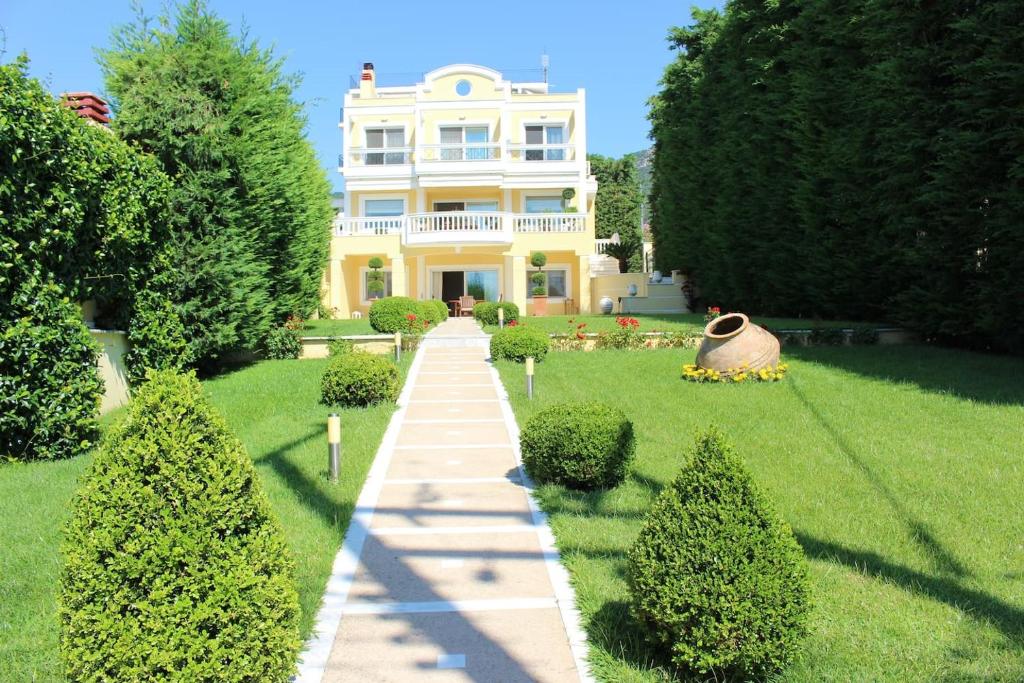 Shemesh Gardens House