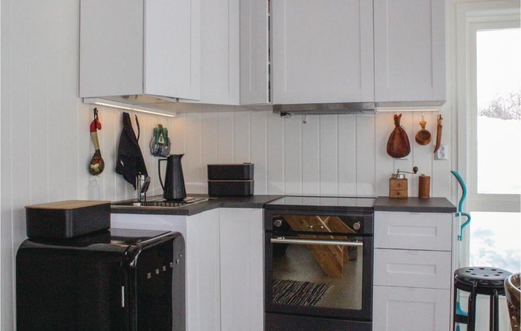 Nice Home In Matre With 5 Bedrooms photo 4