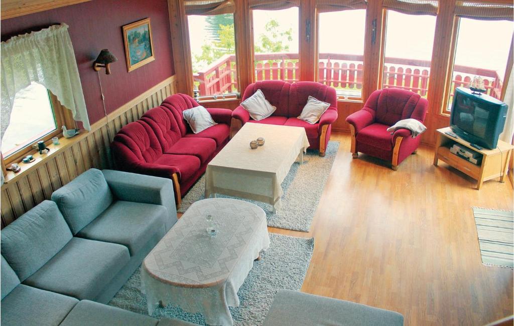 Amazing Home In Farsund With 5 Bedrooms, Sauna And Wifi photo 1