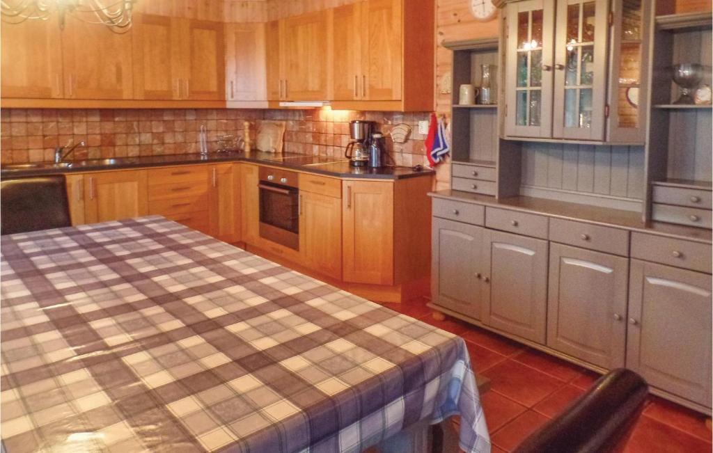 Awesome Home In Lindesnes With 6 Bedrooms And Sauna photo 3