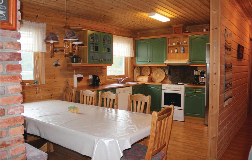 Amazing Home In Farsund With 5 Bedrooms, Sauna And Wifi photo 3