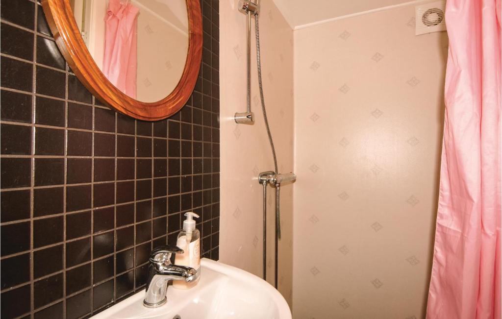 Beautiful Home In Larv With 1 Bedrooms And Wifi photo 1