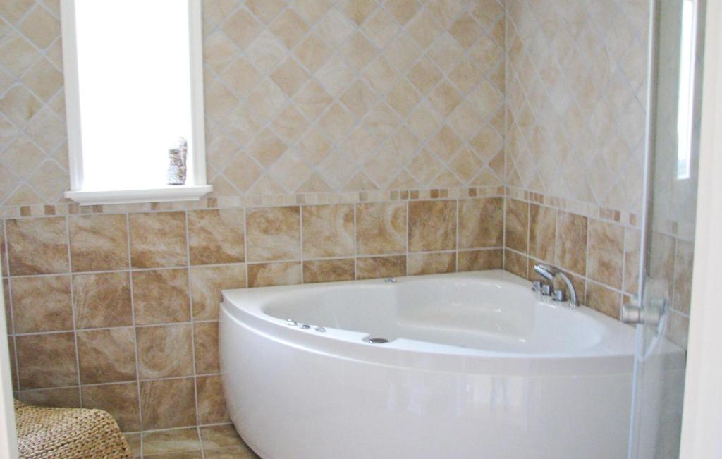Stunning Home In Hedekas With 4 Bedrooms And Wifi photo 4