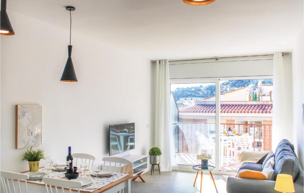 Nice Apartment In Tossa De Mar With 2 Bedrooms And Wifi photo 1