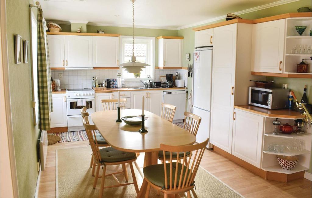 Amazing Home In Ljungby With Wifi And 4 Bedrooms photo 3