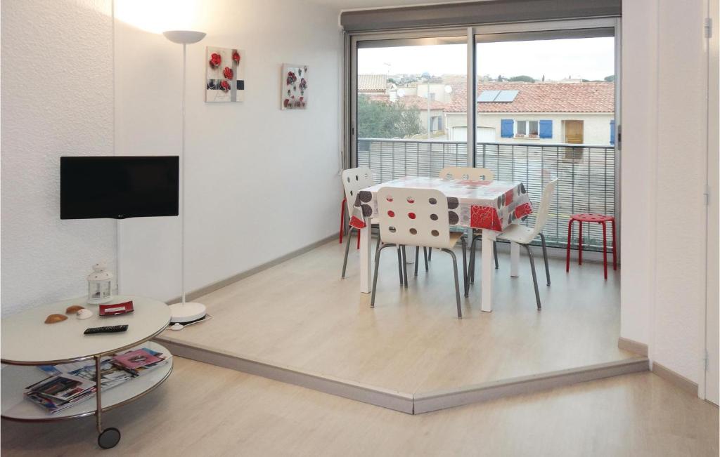 Beautiful Apartment In Gruissan With 1 Bedrooms And Outdoor Swimming Pool photo 1