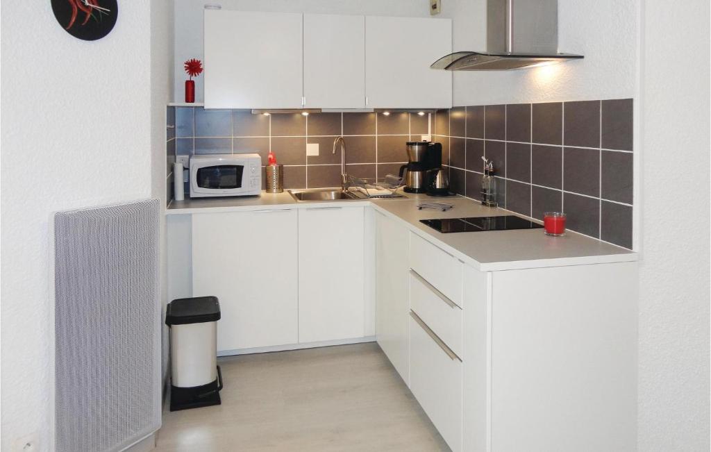 Beautiful Apartment In Gruissan With 1 Bedrooms And Outdoor Swimming Pool photo 2