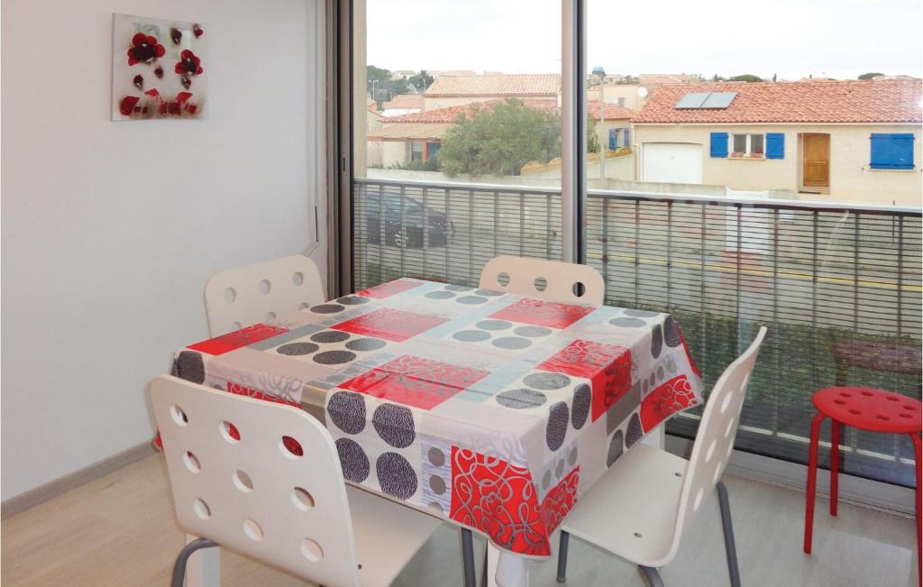 Beautiful Apartment In Gruissan With 1 Bedrooms And Outdoor Swimming Pool photo 3