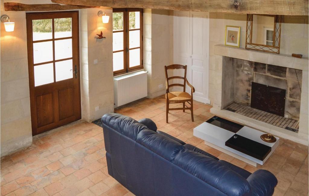 Awesome Home In Cravant Les Cteaux With 2 Bedrooms And Wifi photo 4