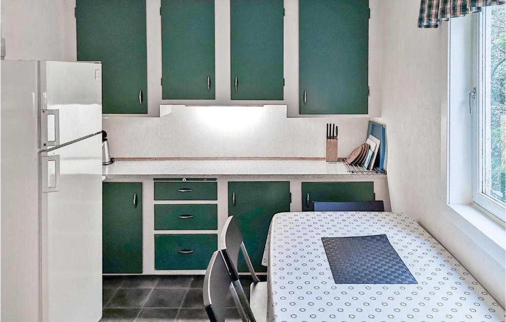 Awesome Home In Lindesnes With 4 Bedrooms And Wifi photo 1