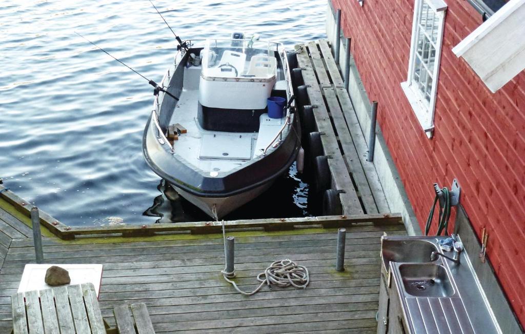 Awesome Home In Lindesnes With 4 Bedrooms And Wifi photo 4