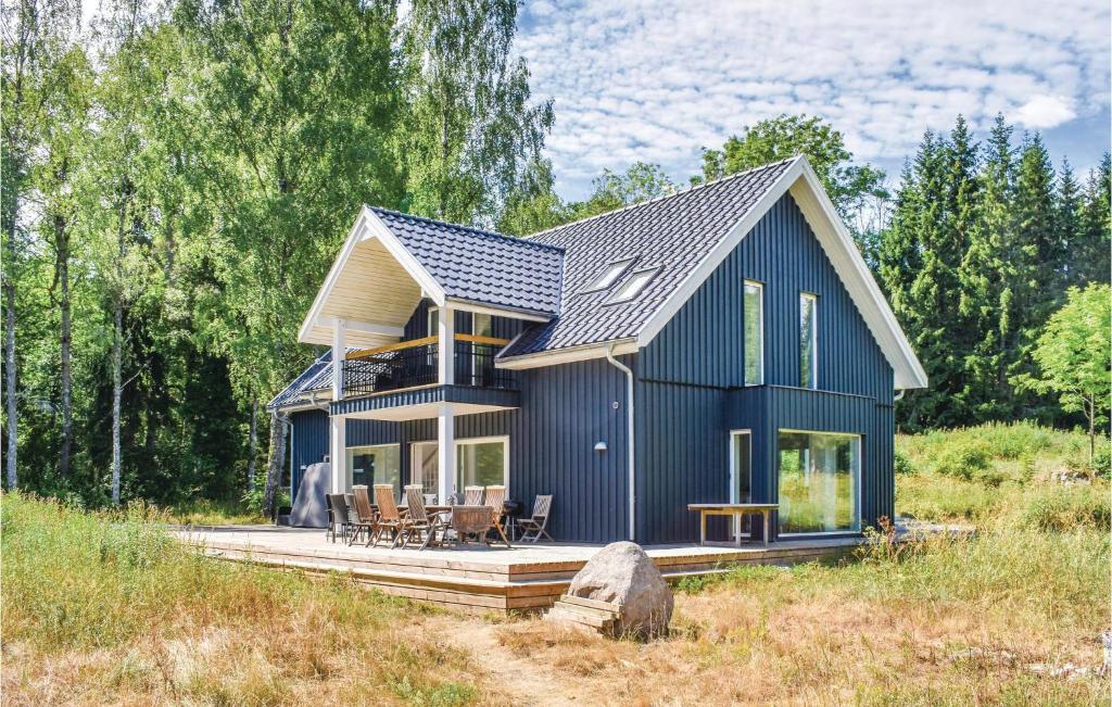Beautiful Home In Tingsryd With 4 Bedrooms, Jacuzzi And Wifi photo 1