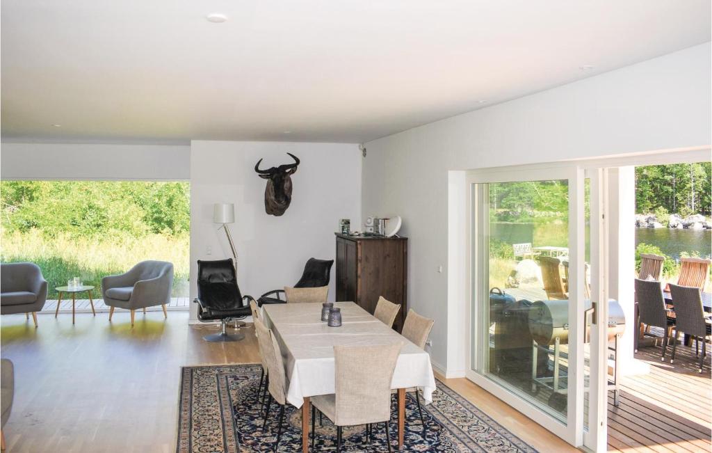 Beautiful Home In Tingsryd With 4 Bedrooms, Jacuzzi And Wifi photo 2