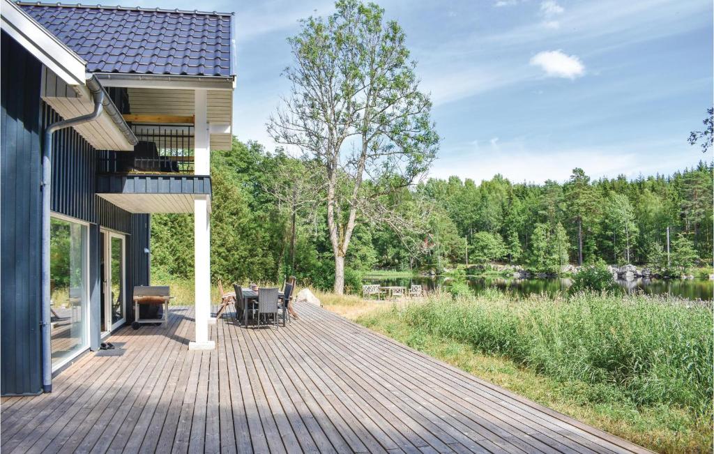 Beautiful Home In Tingsryd With 4 Bedrooms, Jacuzzi And Wifi