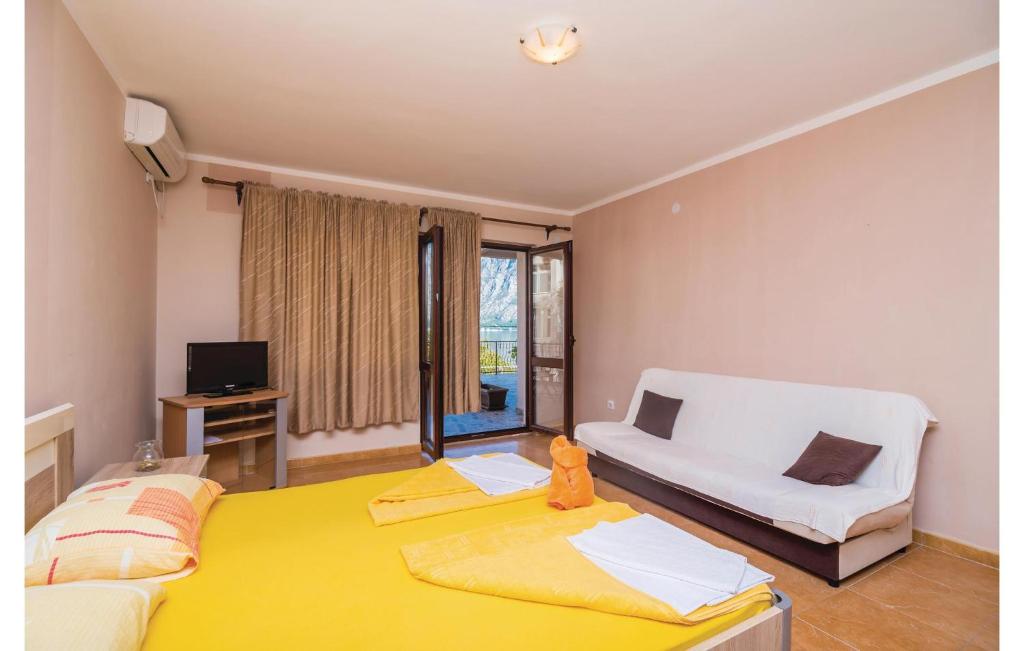 Beautiful Apartment In Markov Rt With 1 Bedrooms And Wifi photo 1