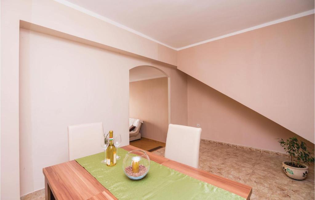 Beautiful Apartment In Markov Rt With 1 Bedrooms And Wifi photo 2