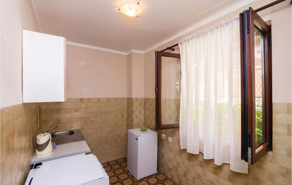 Beautiful Apartment In Markov Rt With 1 Bedrooms And Wifi photo 3