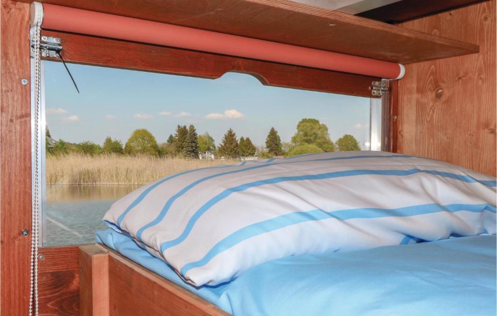 Awesome Ship-boat In Neustrelitz With 2 Bedrooms And Wifi photo 2