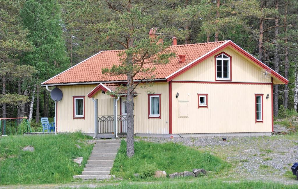 Awesome home in Hedekas with 3 Bedrooms and Internet