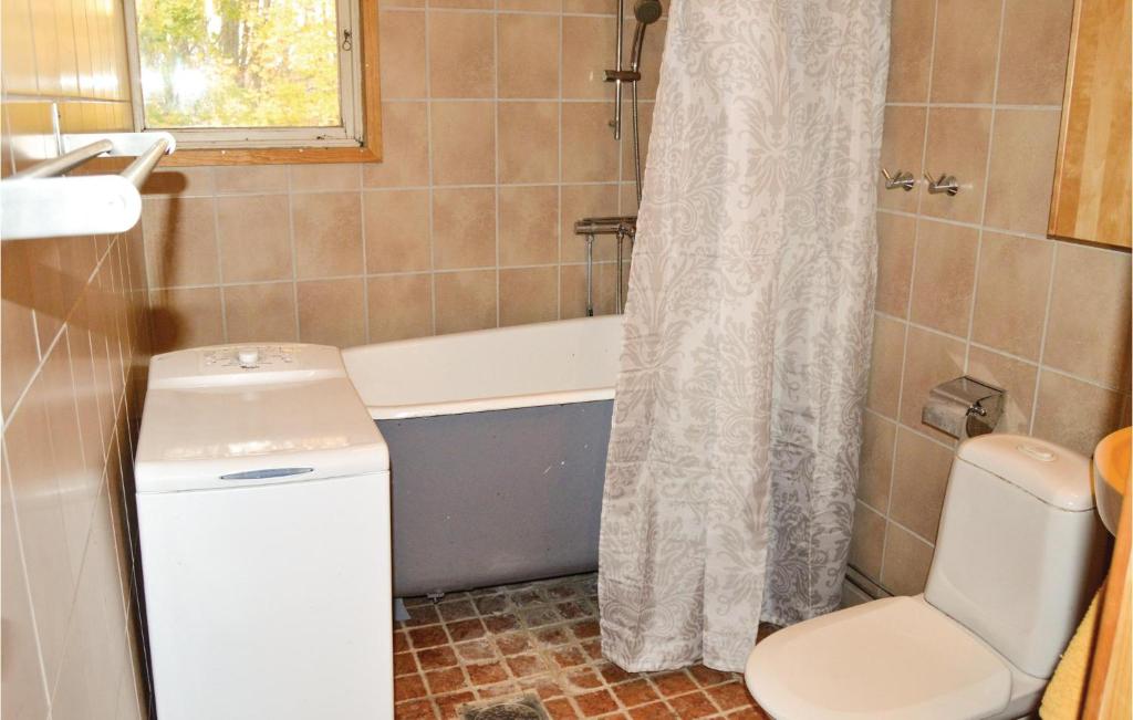 Stunning Home In Frentunna With 3 Bedrooms And Internet photo 1