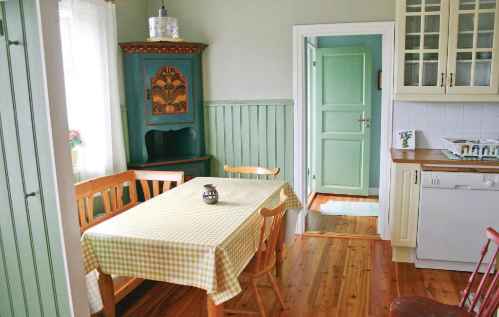 Awesome Home In Eskilstuna With 2 Bedrooms And Wifi photo 2