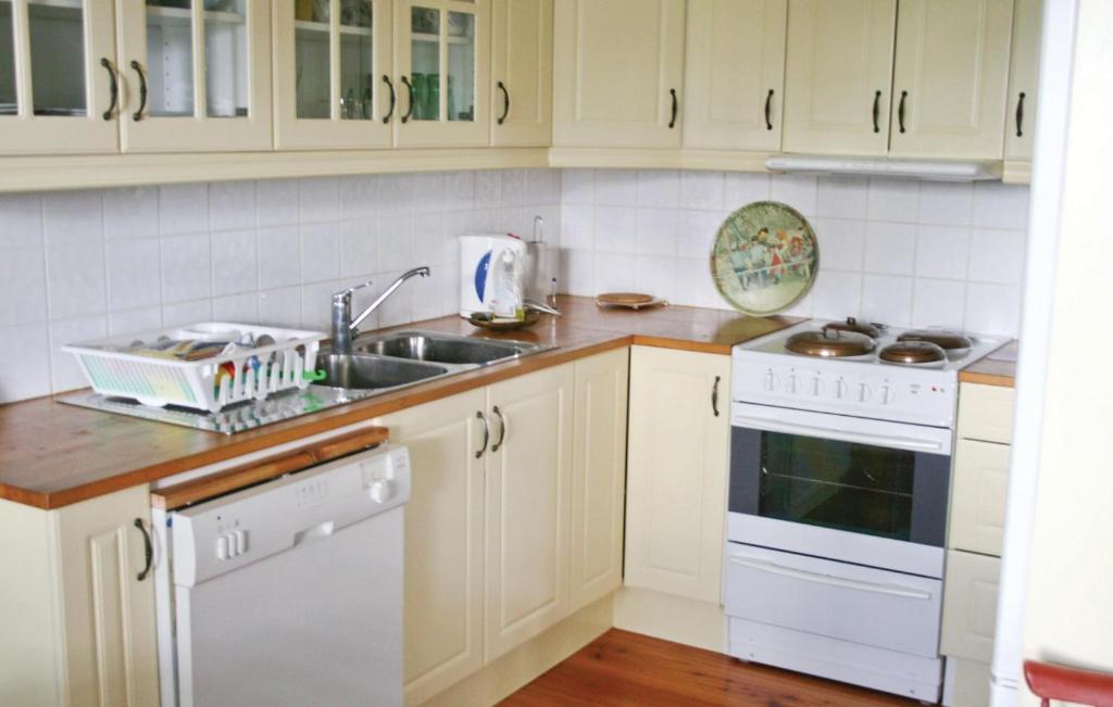 Awesome Home In Eskilstuna With 2 Bedrooms And Wifi photo 3