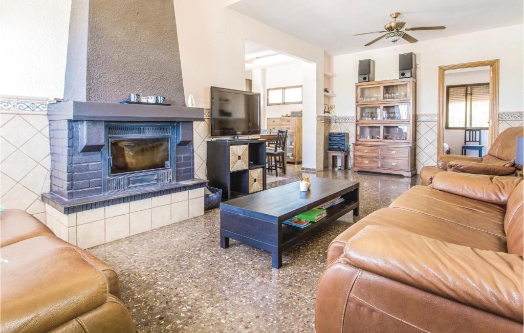 Nice Home In Alberique With 4 Bedrooms, Wifi And Outdoor Swimming Pool photo 2