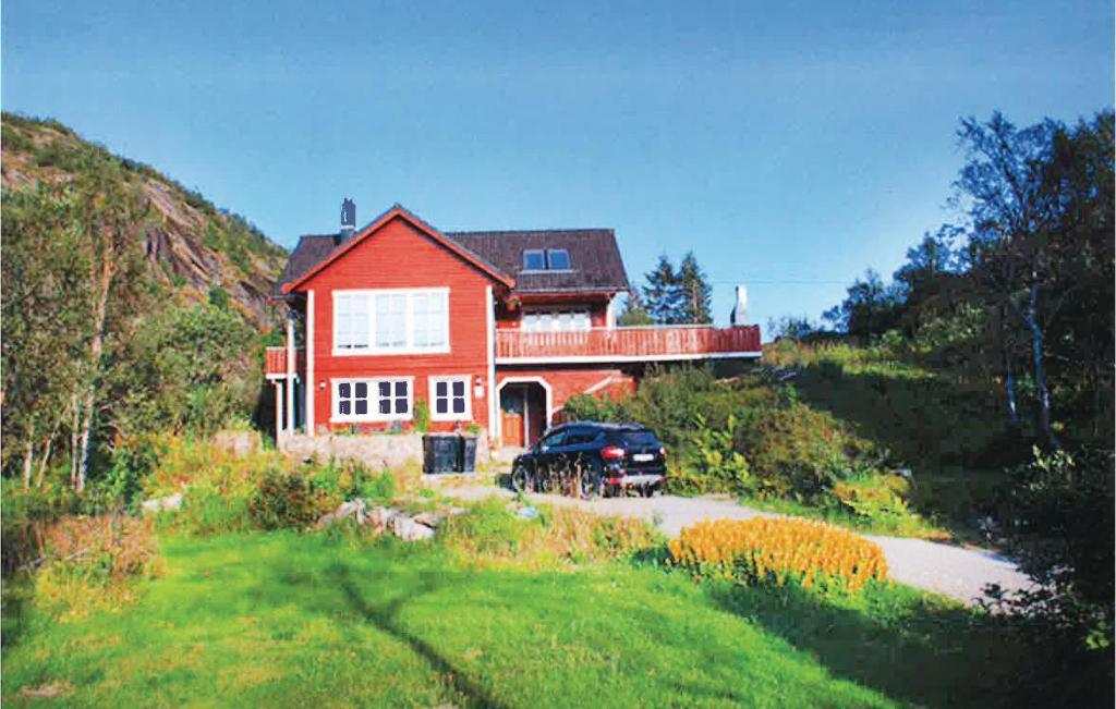 Beautiful Home In Svolvr With 4 Bedrooms And Wifi photo 1