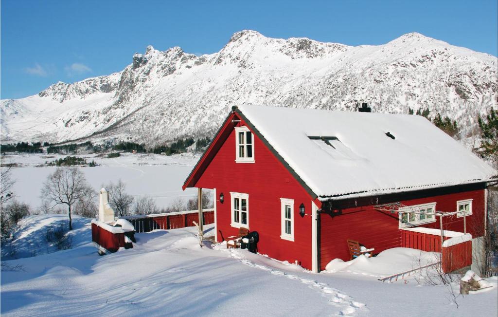 Beautiful Home In Svolvr With 4 Bedrooms And Wifi