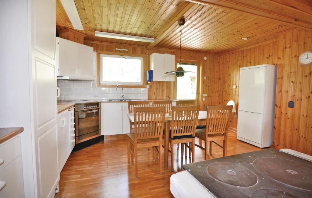 Stunning Home In Uddevalla With 2 Bedrooms And Wifi photo 2