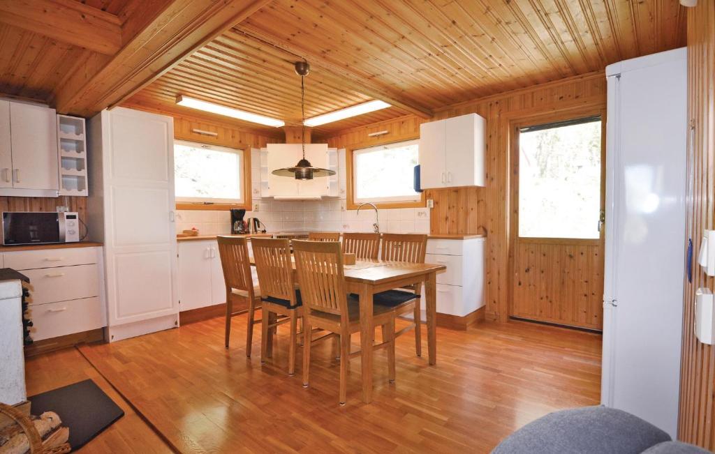 Stunning Home In Uddevalla With 2 Bedrooms And Wifi photo 3