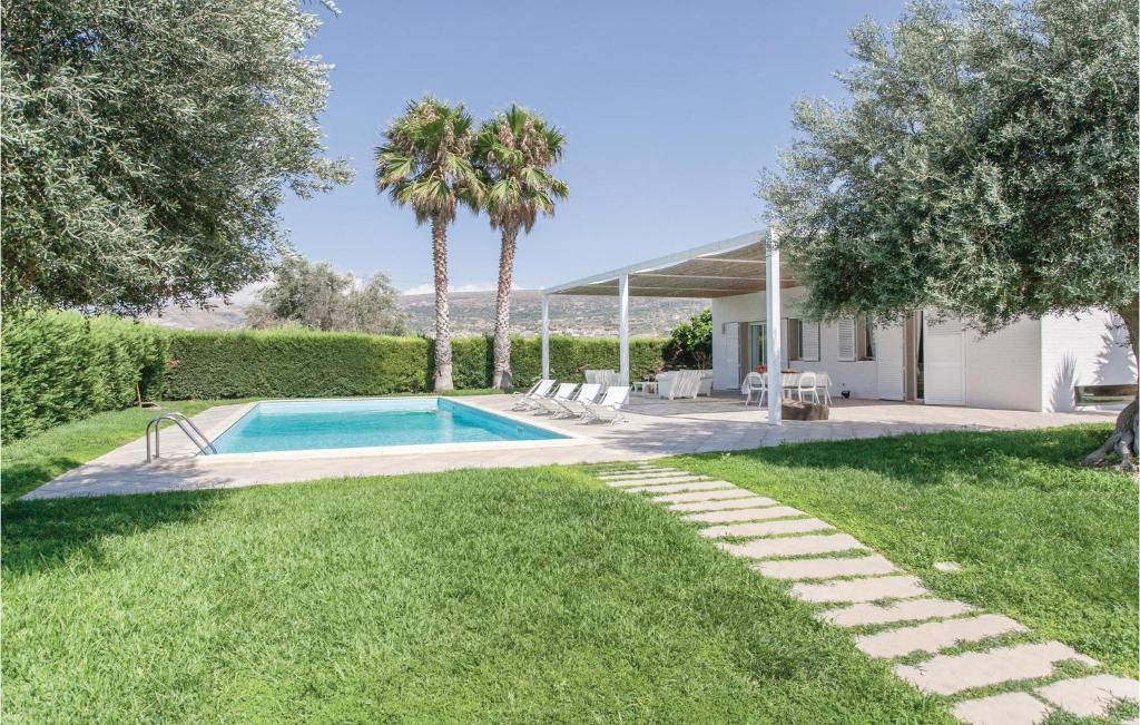 Stunning Home In Comiso rg With 7 Bedrooms, Wifi And Outdoor Swimming Pool photo 3